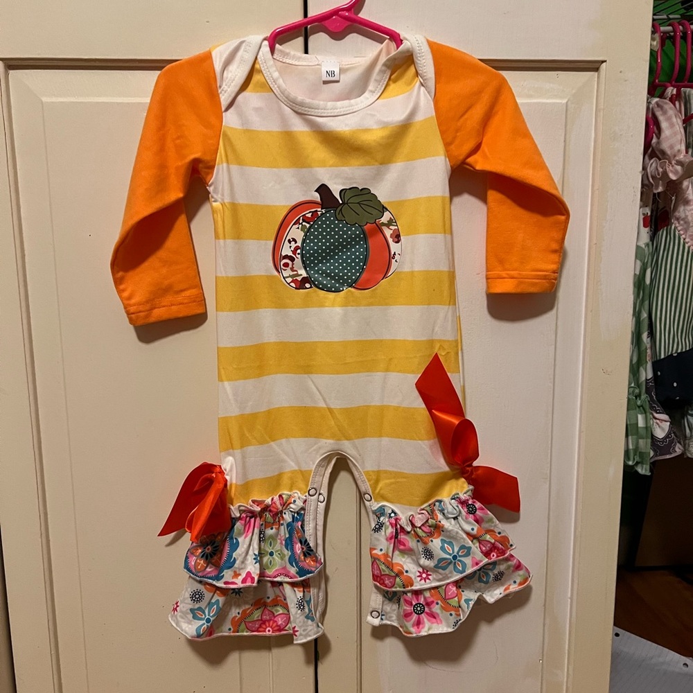 Newborn pumpkin outfit